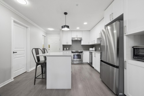201-1140 Strathaven Drive, North Vancouver, BC 