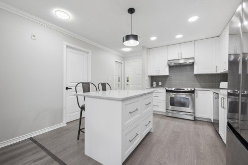 201-1140 Strathaven Drive, North Vancouver, BC 