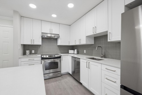201-1140 Strathaven Drive, North Vancouver, BC 