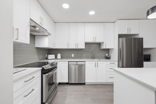 201-1140 Strathaven Drive, North Vancouver, BC 