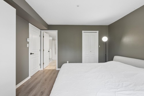 201-1140 Strathaven Drive, North Vancouver, BC 