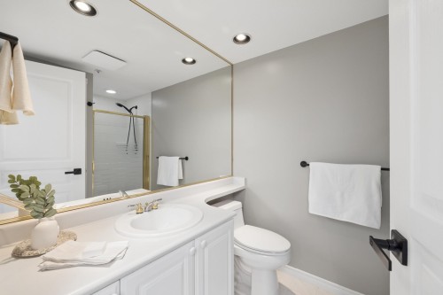 201-1140 Strathaven Drive, North Vancouver, BC 