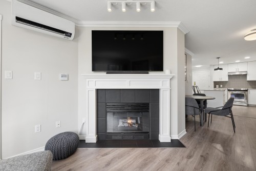 201-1140 Strathaven Drive, North Vancouver, BC 