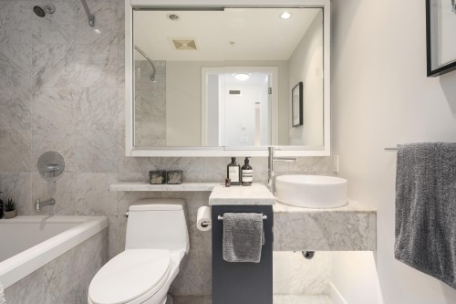 2110-833 Seymour Street, Vancouver, BC 