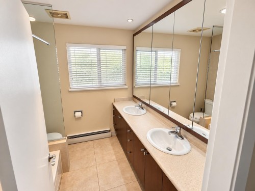 1215 48Th Avenue E, Vancouver, BC 