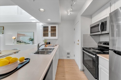1939 12Th Avenue W, Vancouver, BC 