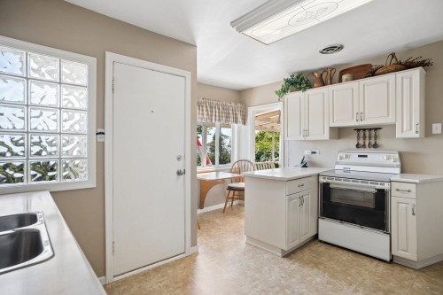 657 Keith Road E, North Vancouver, BC 