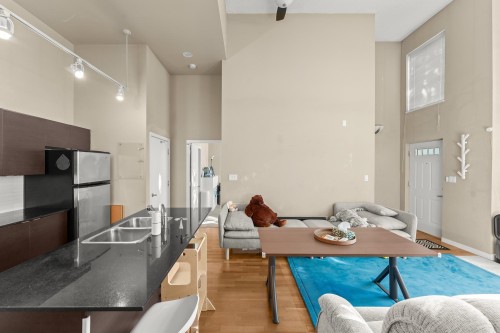 Th6-4182 Dawson Street, Burnaby, BC 