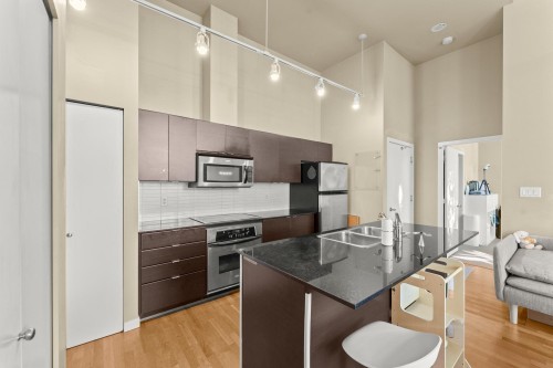 Th6-4182 Dawson Street, Burnaby, BC 