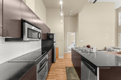 Th6-4182 Dawson Street, Burnaby, BC 