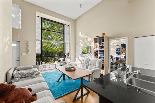 Th6-4182 Dawson Street, Burnaby, BC 