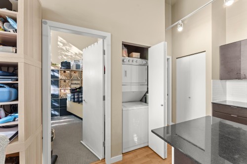 Th6-4182 Dawson Street, Burnaby, BC 
