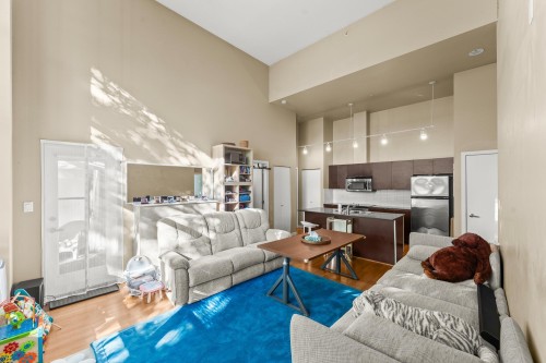 Th6-4182 Dawson Street, Burnaby, BC 