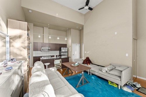 Th6-4182 Dawson Street, Burnaby, BC 
