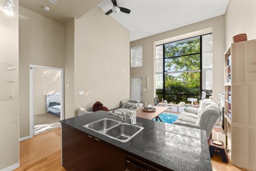 Th6-4182 Dawson Street, Burnaby, BC 