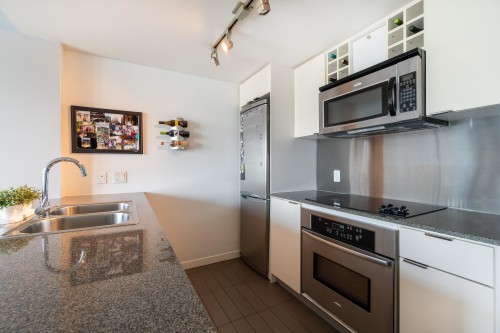 3301-233 Robson Street, Vancouver, BC 