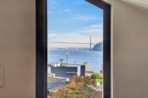 1880 Bellevue Avenue, West Vancouver, BC 
