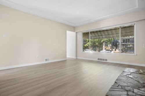 4520 Welwyn Street , Vancouver, BC V5N 3Z5 5