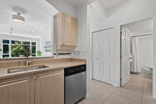 307-3600 Windcrest Drive, North Vancouver, BC 