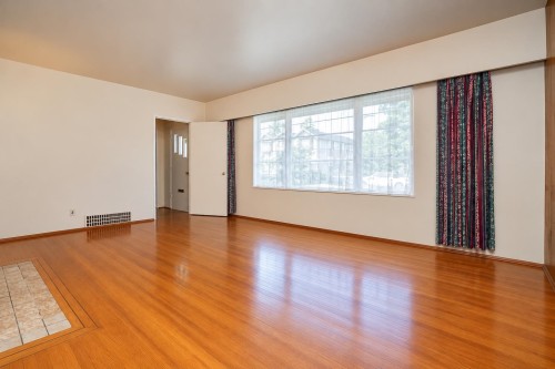 904 First Street , New Westminster, BC V3L 2J2 3