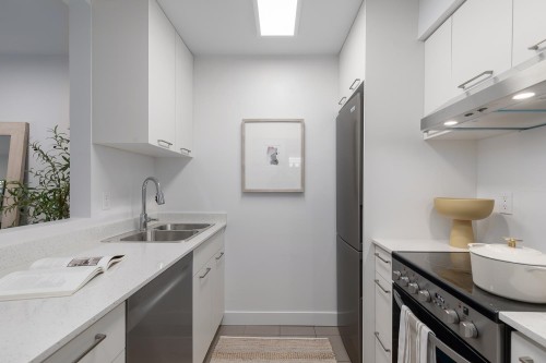 207-2410 Cornwall Avenue, Vancouver, BC 