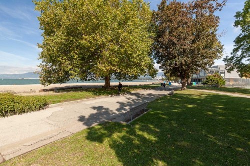 207-2410 Cornwall Avenue, Vancouver, BC 