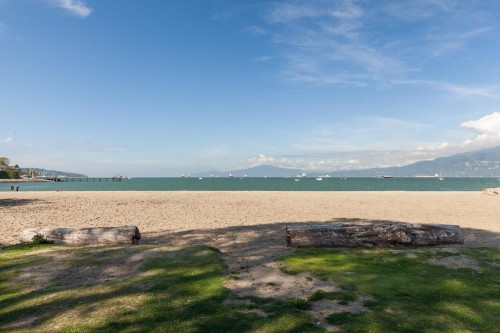 207-2410 Cornwall Avenue, Vancouver, BC 