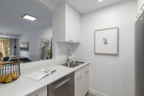 207-2410 Cornwall Avenue, Vancouver, BC 