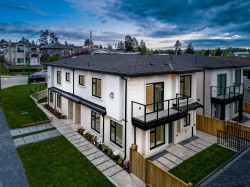 3087 Royal Oak Avenue Burnaby, BC V5G 4H5