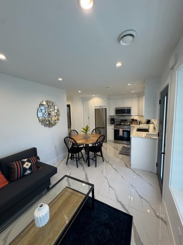 3087 Royal Oak Avenue, Burnaby, BC 