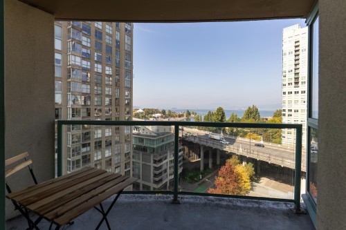 1401-907 Beach Avenue, Vancouver, BC 