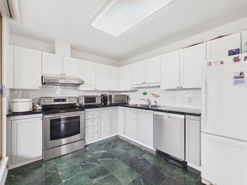 401-4830 Bennett Street, Burnaby, BC 