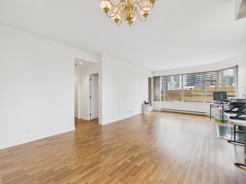 401-4830 Bennett Street, Burnaby, BC 