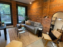306-53 Hastings Street WVancouver, BC V6B 1G4