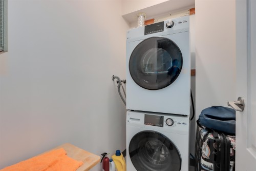 205-1535 Chesterfield Avenue, North Vancouver, BC 