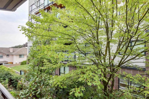 205-1535 Chesterfield Avenue, North Vancouver, BC 
