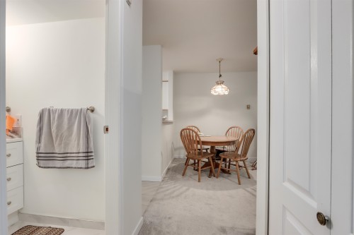 205-1535 Chesterfield Avenue, North Vancouver, BC 