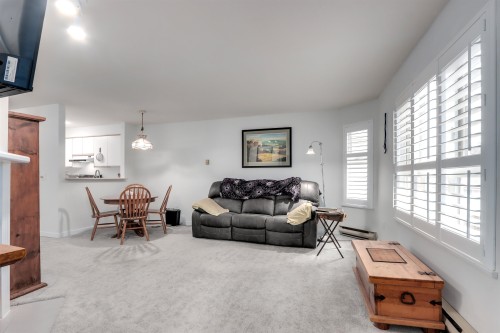 205-1535 Chesterfield Avenue, North Vancouver, BC 