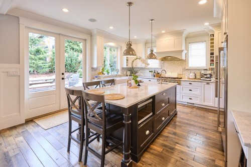 1001 Jay Crescent, Squamish, BC 