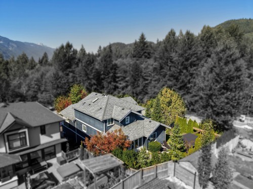 1001 Jay Crescent, Squamish, BC 