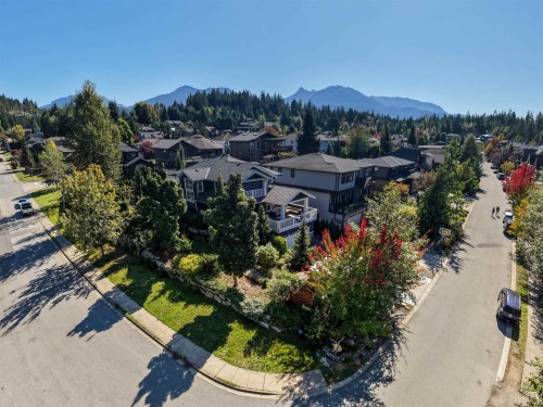 1001 Jay Crescent, Squamish, BC 