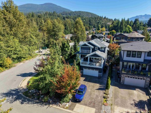 1001 Jay Crescent, Squamish, BC 