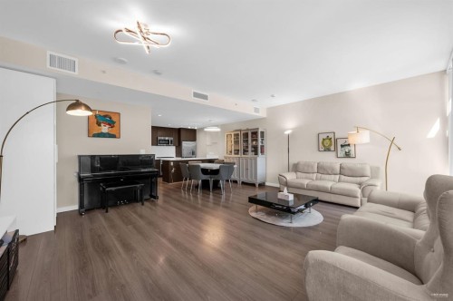 Th16-8677 Capstan Way, Richmond, BC 