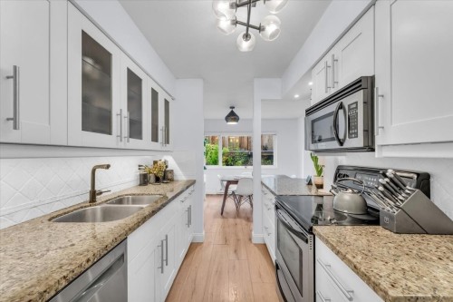 102-320 2Nd Street W, North Vancouver, BC 