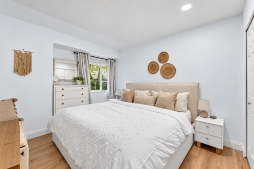 102-320 2Nd Street W, North Vancouver, BC 