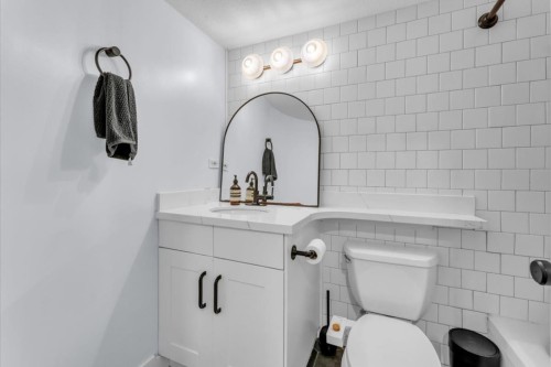 102-320 2Nd Street W, North Vancouver, BC 