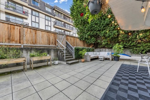 102-320 2Nd Street W, North Vancouver, BC 
