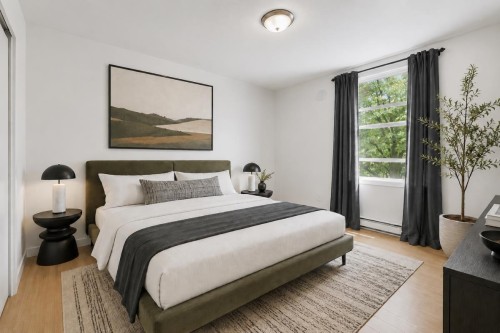 103-108 Esplanade W, North Vancouver, BC 