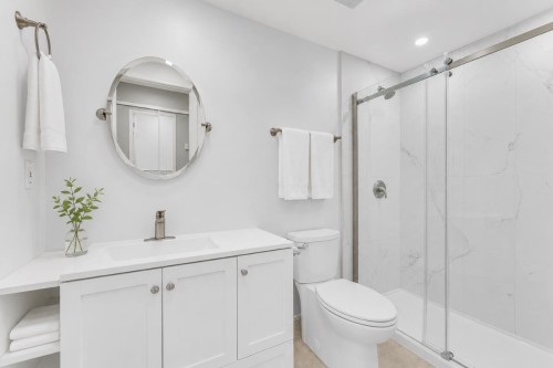 103-108 Esplanade W, North Vancouver, BC 