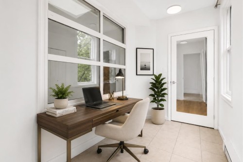 103-108 Esplanade W, North Vancouver, BC 